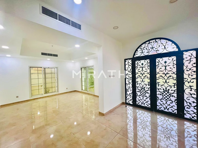 Beautiful Villa with Garden Close to Galleria Mall63743034093059112