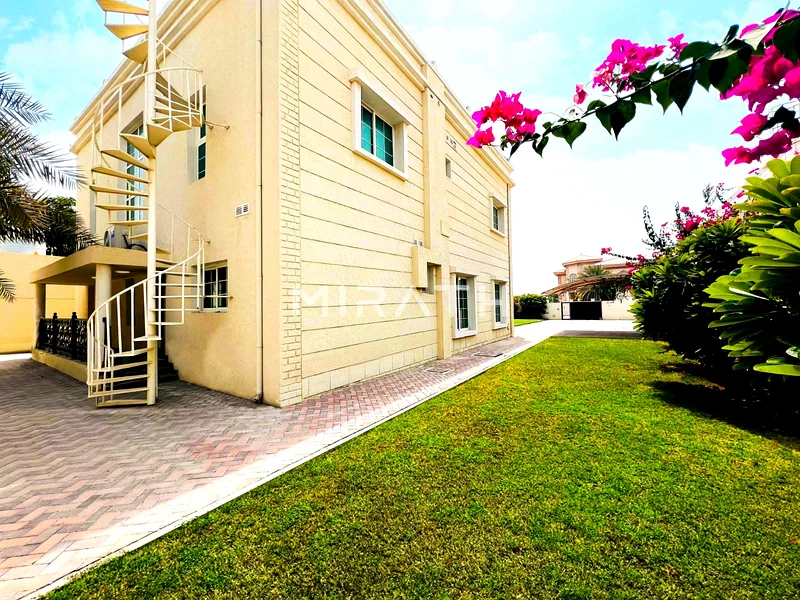 Beautiful Villa with Garden Close to Galleria Mall63743034093059111