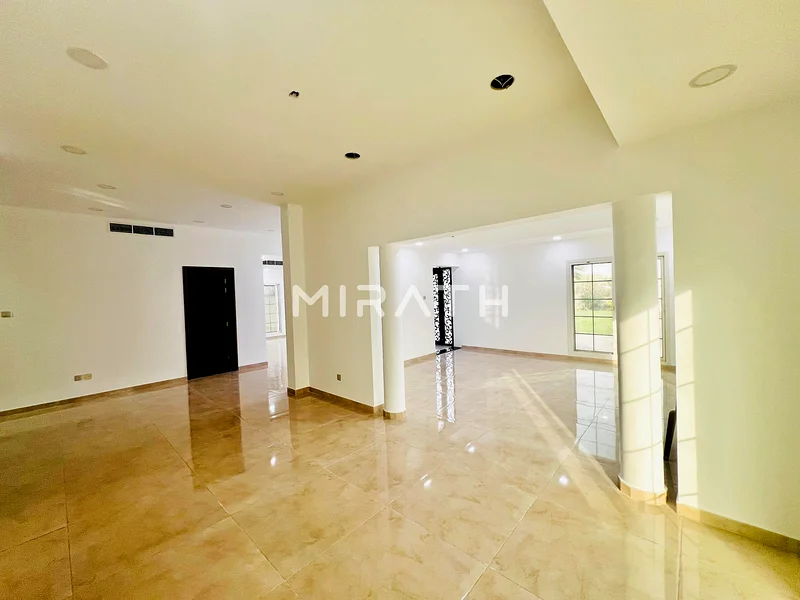 Beautiful Villa with Garden Close to Galleria Mall63743034093059113