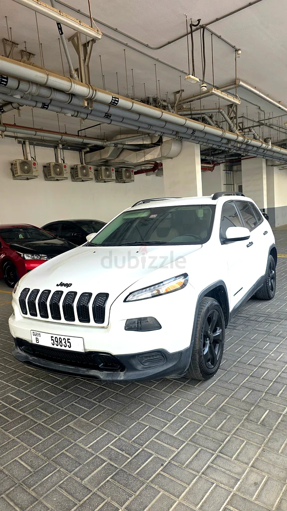 Jeep Cherokee V6 GCC Spec 201763612070543746112