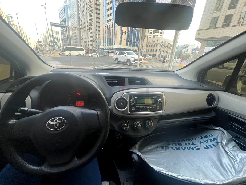 تويوتا ياريس 2013 باب سقف63613132267393114