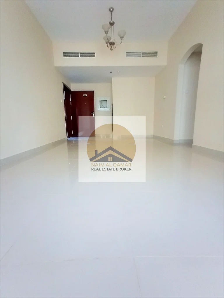 شقة واسعة من غرفتي نوم مع موقف سيارات وجميع المرافق في النهدة دبي بسعر 65 ألف درهم63756679788035112
