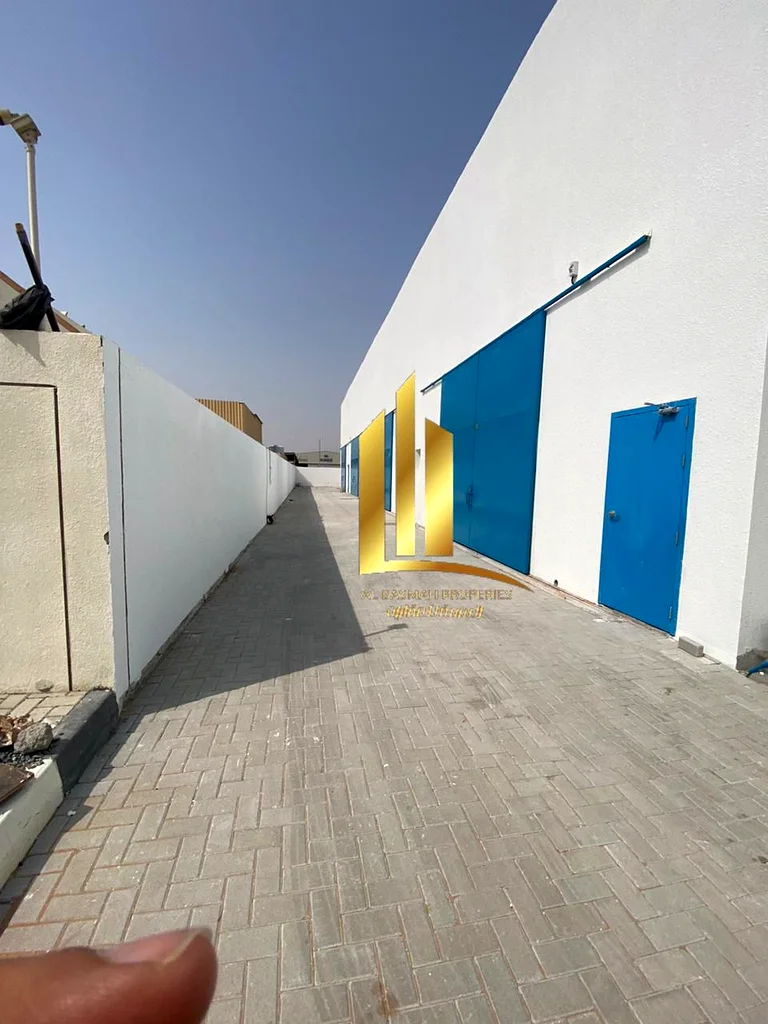6 warehouses for rent in Al Sajaa Industrial Area, Sharjah. Land area: 14,500 square feet. Distinctive location in Al Hano Al Jadeed.63622816326786111