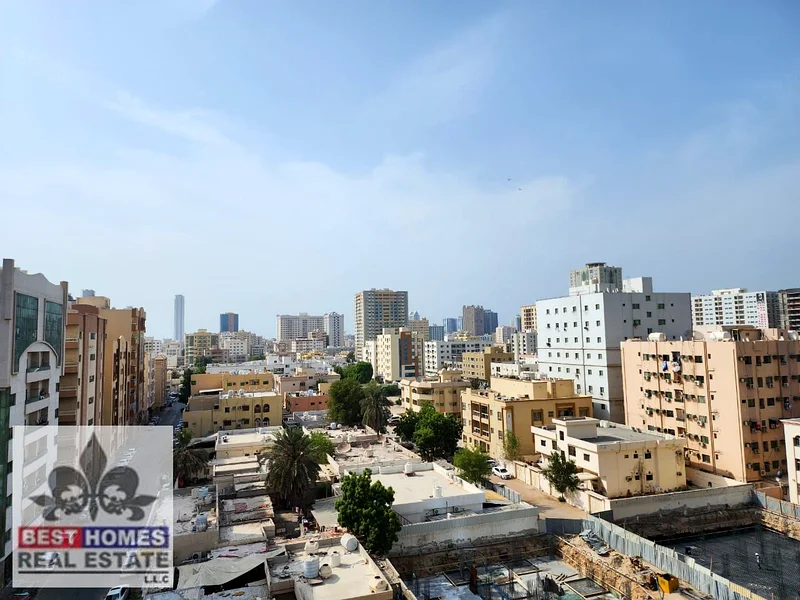 شقة كبيرة الحجم مكونة من 3 غرف نوم للبيع مع موقف سيارات وغرفة خادمة في برج فالكون63885769410561111