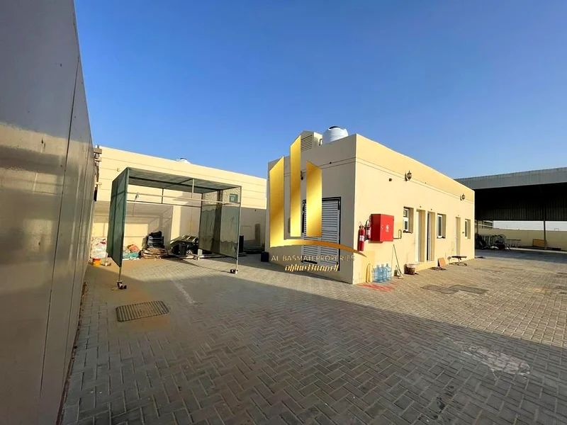 للبيع في منطقة الساجا الصناعية63819129558017114