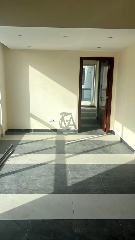 فيلا فارغة بمسكن حر 1 بيدروم 975 قدم مربع قابلة للتحويل إلى 2 بيدروم63977888842627111