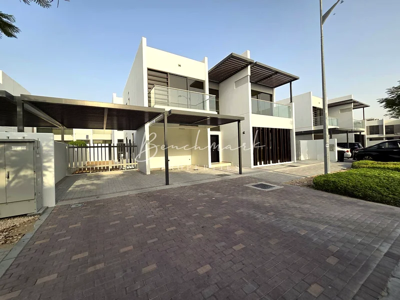 جديد بالكامل / قرب المسبح والخروج / مساحات داخلية كبيرة64002890544515110