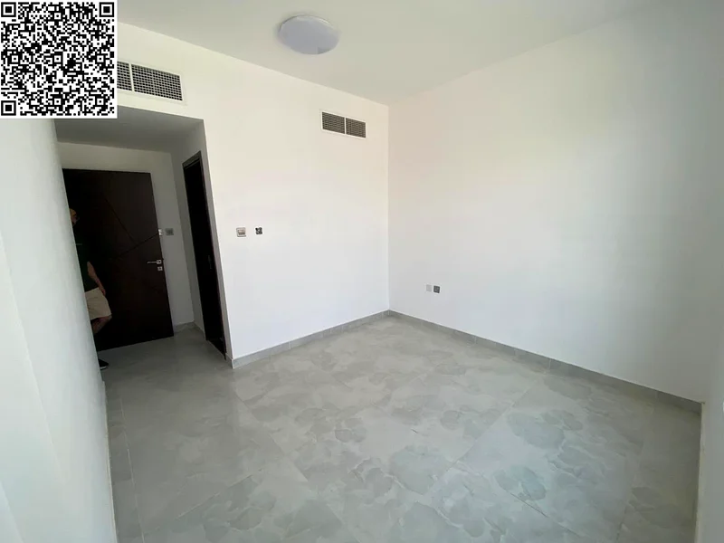أفضل شقة وأكثرها جمالاً للمستأجر الأول في مبنى فاخر، غرفة نوم رئيسية، صالة مع مطبخ كبير، شرفة، و2 حمام63715947811970113