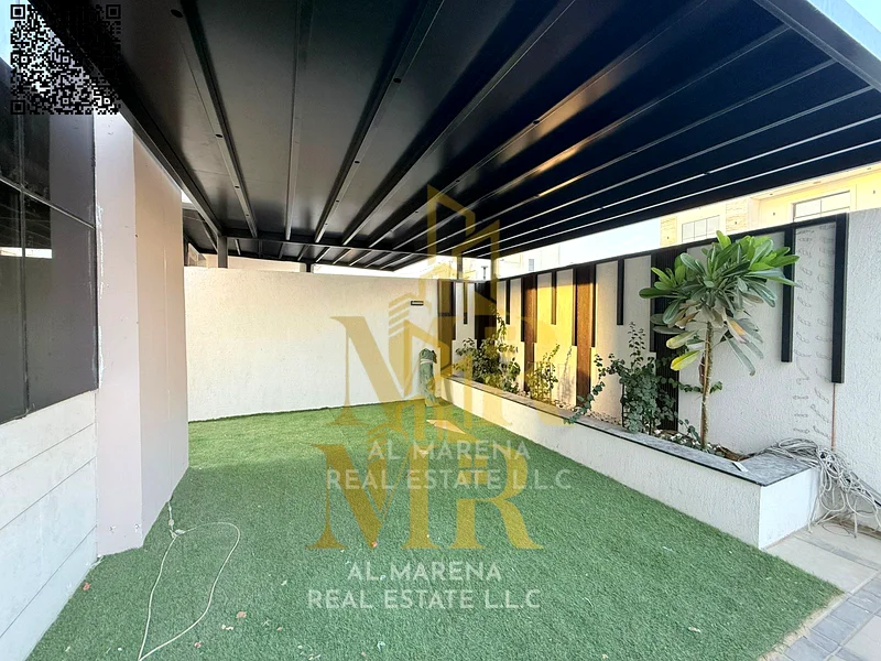 A villa directly from the owner, with personal finishing, on a main street, close to all services. Freehold for all nationalities and without a down p63904570363651113