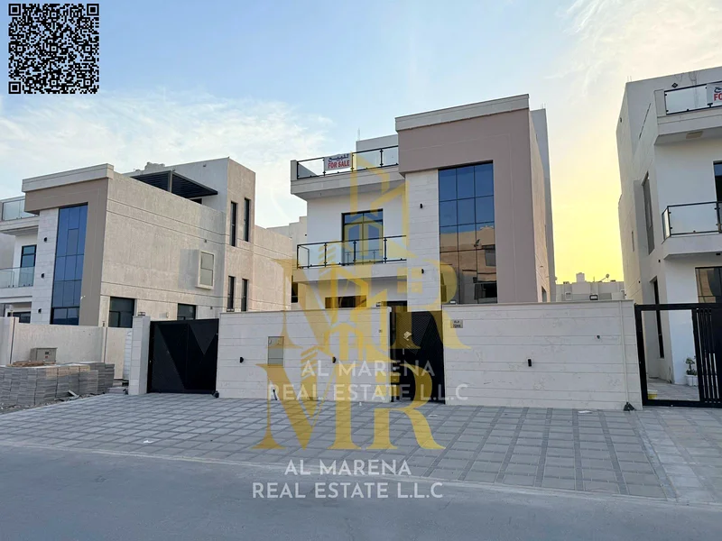 A villa directly from the owner, with personal finishing, on a main street, close to all services. Freehold for all nationalities and without a down p63904570363651110