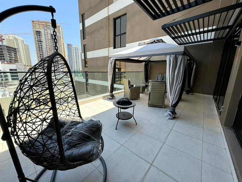 حياة خالية من المتاعب | عشاق الشواء | تراس واسع63787809159811110