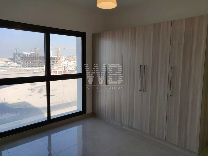 شاغرة | طابق متوسط | نصف مفروشة63764688312449110