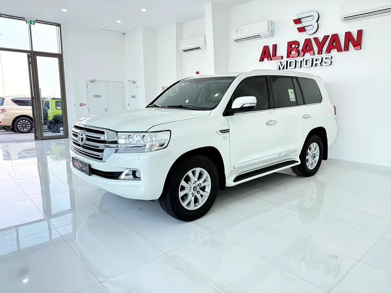 Toyota Land Cruiser VXR V8 5.7 White / Beige Gulf 202163613130192513111