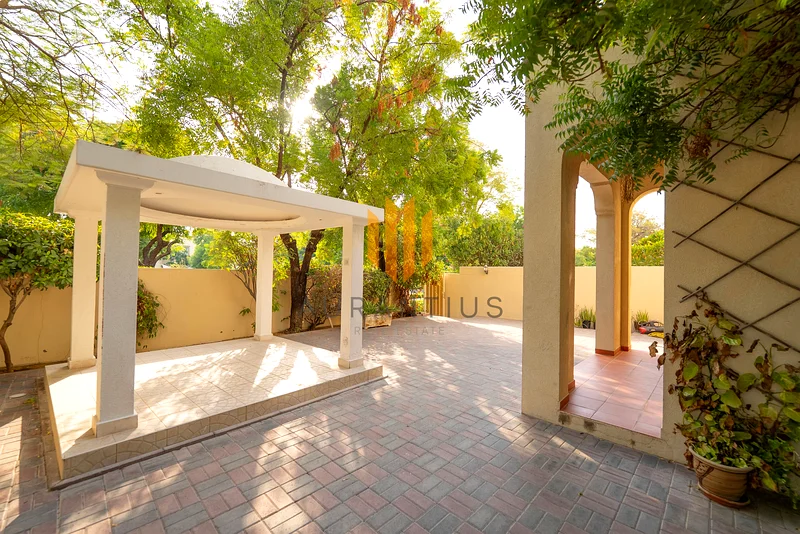 Single Row | Corner Unit | Spacious Garden63729311245058111