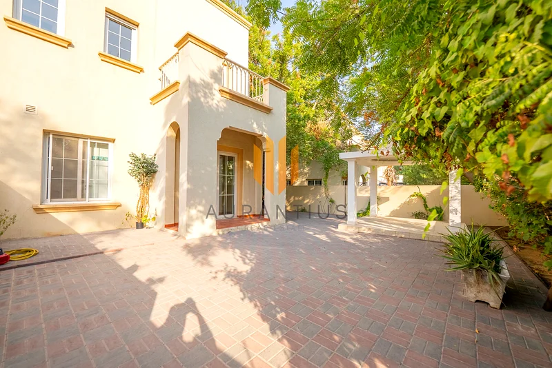 Single Row | Corner Unit | Spacious Garden63729311245058110