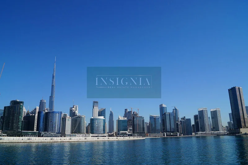 مكاتب بمساحة واسعة مع إطلالة على القناة، 6 كبائن شاغرة وموقع متميز63826858547585110