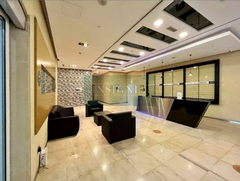 مكاتب بمساحة واسعة مع إطلالة على القناة، 6 كبائن شاغرة وموقع متميز63826858547585113