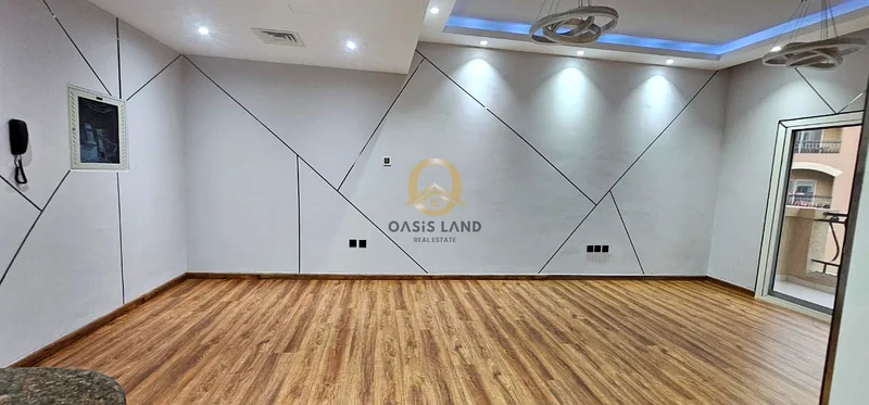 شقة فاخرة غير مفروشة | تصميم أنيق وإمكانية وصول إلى المسبح63786429833473112