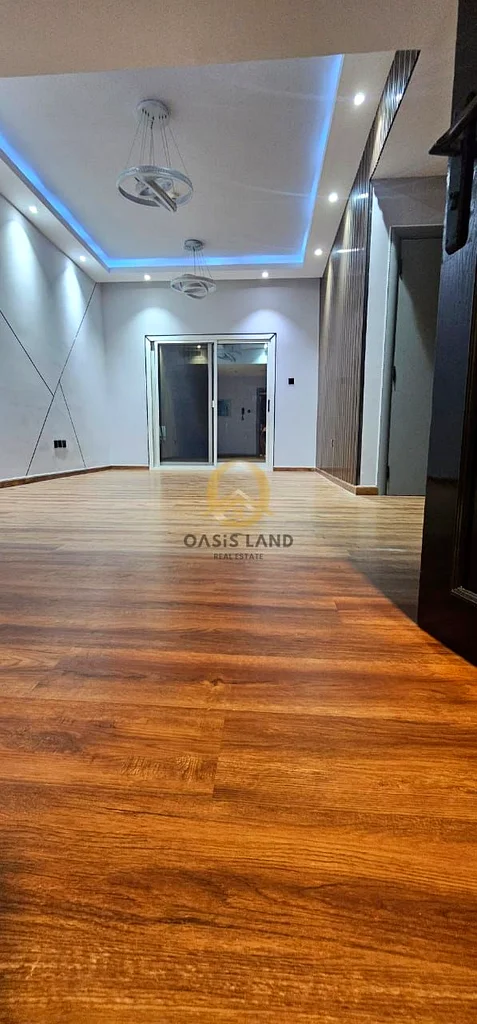 شقة فاخرة غير مفروشة | تصميم أنيق وإمكانية وصول إلى المسبح63786429833473114