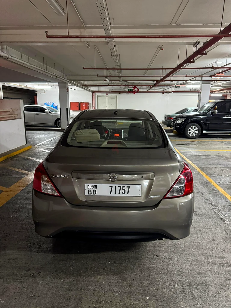 NISSAN SUNNY 2015 GCC SPECS LADY DRIVEN63612795476738114