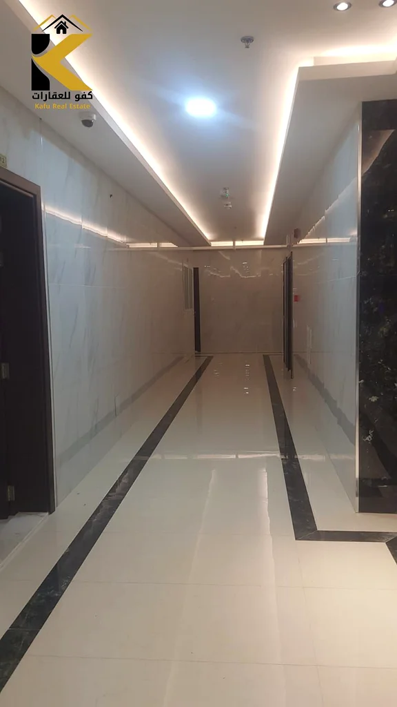 شقة جديدة للايجار بشرفة ومرافق كاملة63809866990849111