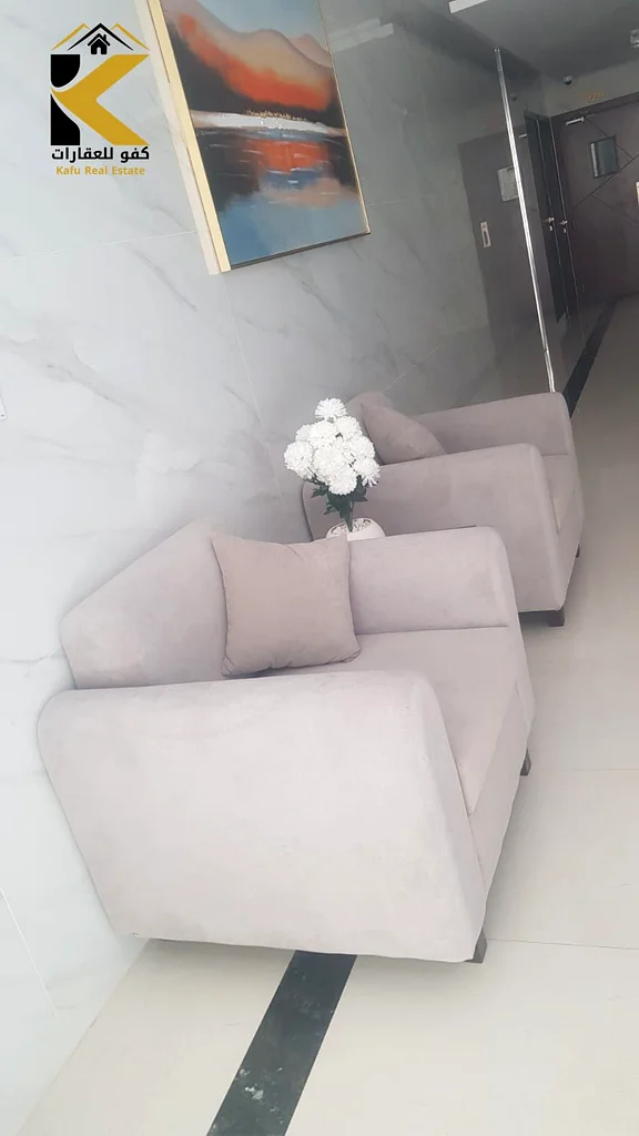 شقة جديدة للايجار بشرفة ومرافق كاملة63809866990849113