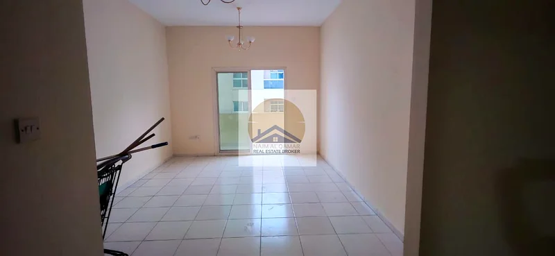 غرفة نوم رئيسية بصالون بمواصفات عالية في الزهراء دبي بسعر 50 ألف درهم63757382243587111