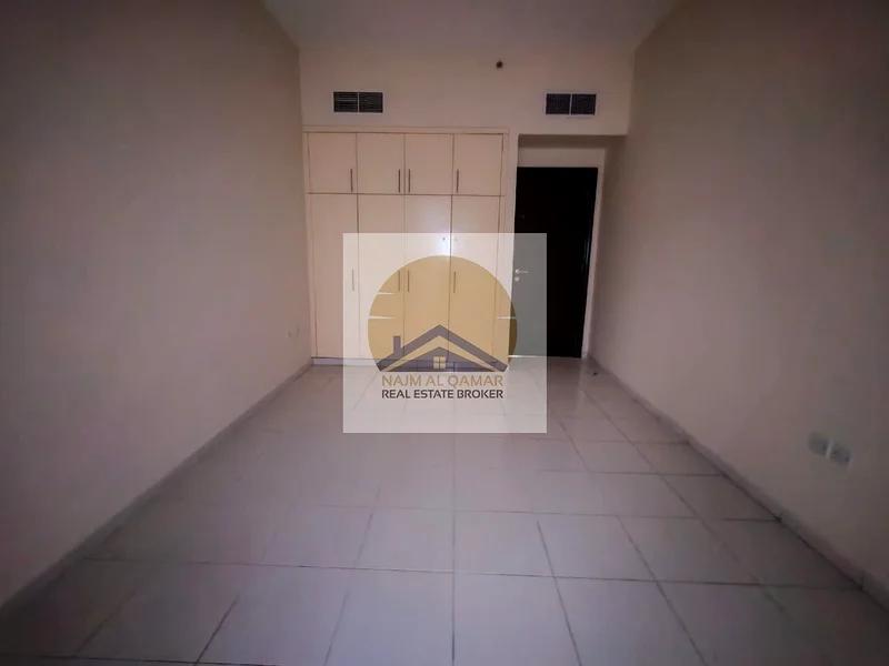 غرفة نوم رئيسية بصالون بمواصفات عالية في الزهراء دبي بسعر 50 ألف درهم63757382243587113