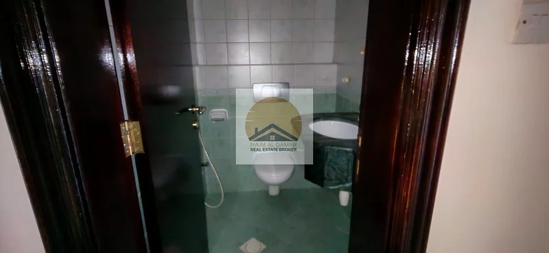 غرفة نوم رئيسية بصالون بمواصفات عالية في الزهراء دبي بسعر 50 ألف درهم63757382243587112