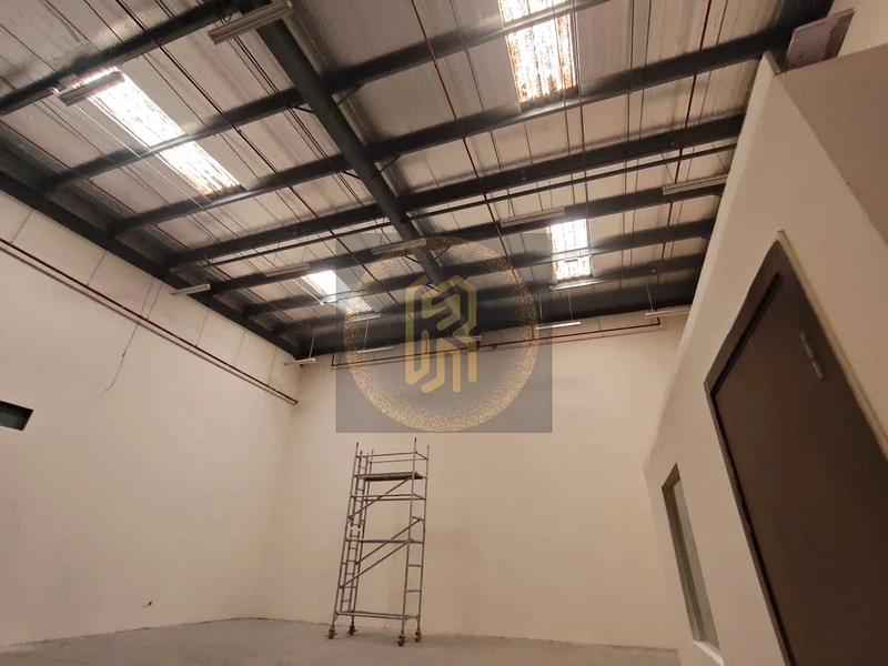 150 ألف فقط لمستودع معزول بمساحة 2200 قدم مربع63615872851331112