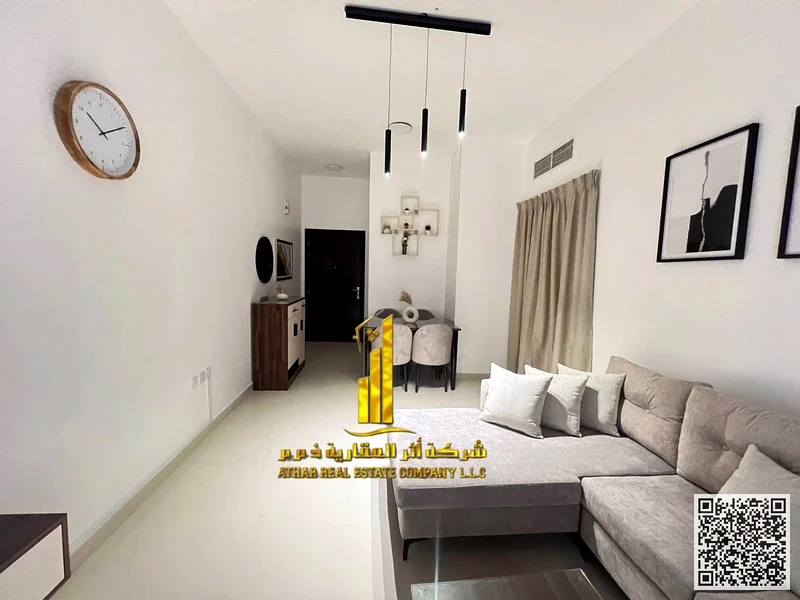 الغرفة والصالون الأكثر فخامة وأناقة، مفروشة بالكامل بأثاث فندقي حديث، في منطقة حيوية للإيجار الشهري في عجمان، الجرف 2، بجانب63837067378305113