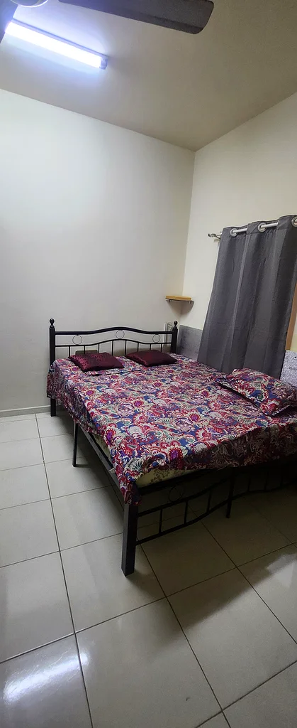 غرفة للإيجار في شقة 2Bhk مع حمام خاص | مشي إلى المترو | واي فاي وديوا متضمنة في بر دبي63623901155330112
