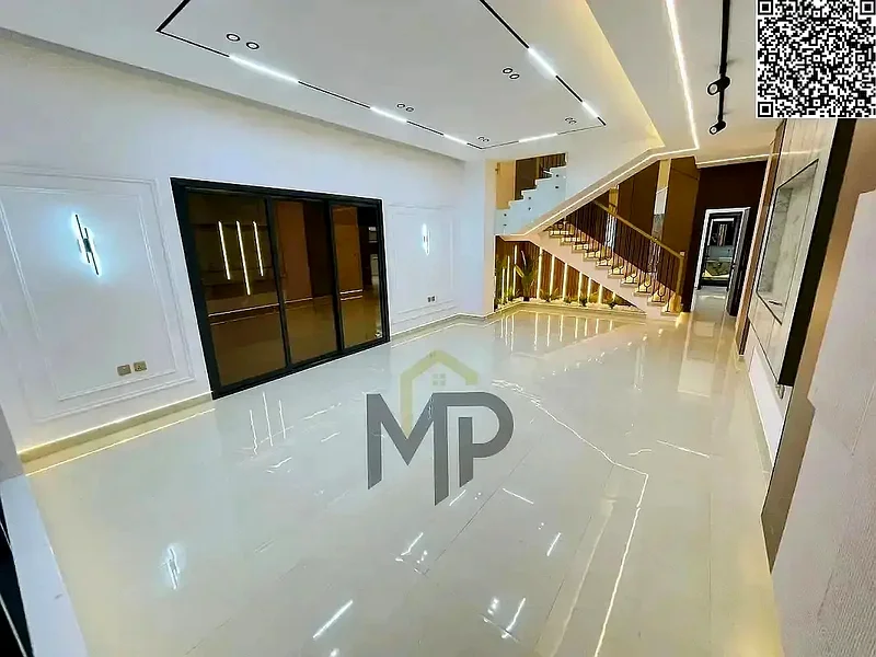 فرصة ذهبية مع تشطيبات مميزة وتصميم ممتاز في منطقة الهيليو 2 مقابل مجتمع أزها، وبسعر يتضمن التسجيل63904698020867112