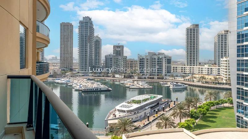 الحياة على الواجهة المائية | 5 دقائق من شاطئ جي بي آر63799547468803111
