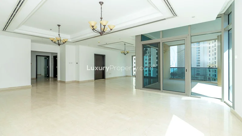 الحياة على الواجهة المائية | 5 دقائق من شاطئ جي بي آر63799547468803112