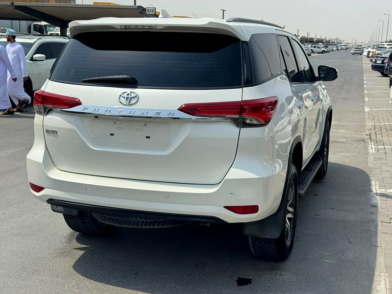 Toyota fortuner 2017 white color  GCc calen car63613132441987112