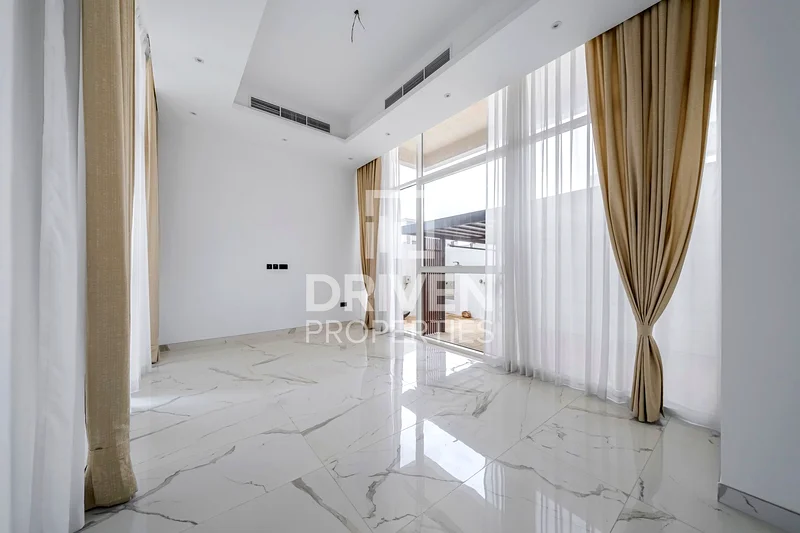 Modern | Private Pool and Elevator | Close to Exit63932286022658113