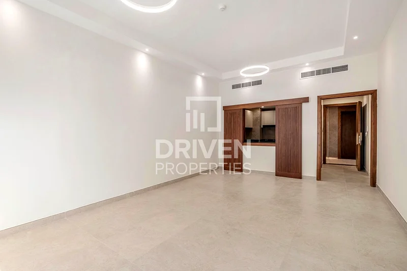 Expansive and Upgraded Unit | Serene Location63763098144643112