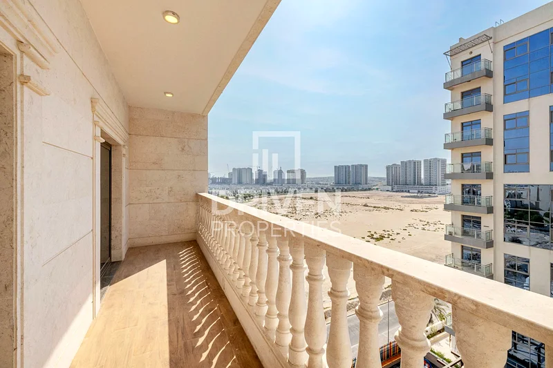 Expansive and Upgraded Unit | Serene Location63763098144643110