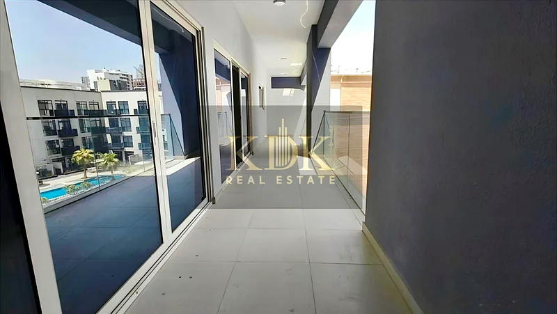 إطلالة على المسبح | 3 غرف نوم + غرفة خادمة | سطحان63782222552193113