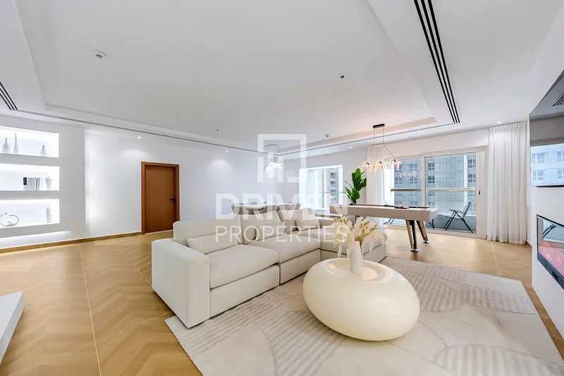 Scenic Views | Jacuzzi | Elegant Interiors64041478616963112