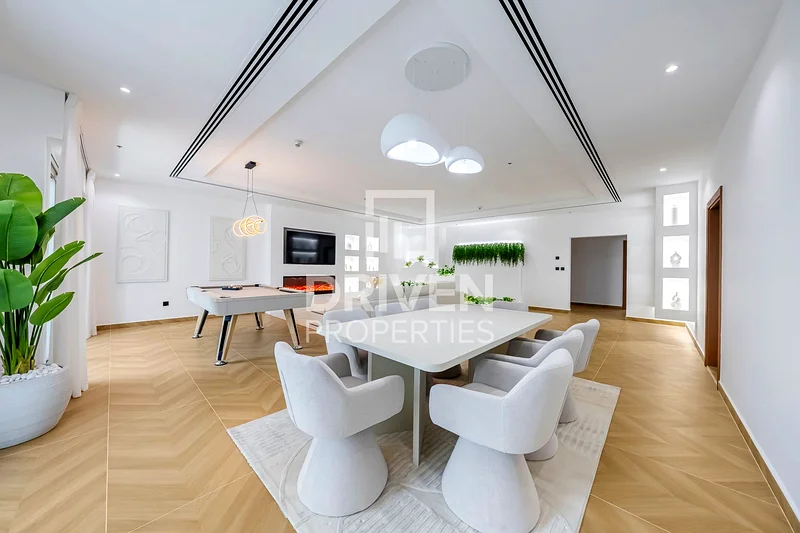 Scenic Views | Jacuzzi | Elegant Interiors64041478616963113