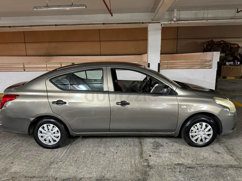 NISSAN SUNNY 2015 GCC SPECS LADY DRIVEN63612795476738113