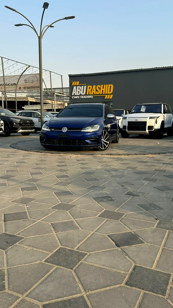 2018 Volkswagen Golf R – Powerful Performance Hatchback636120619744011125
