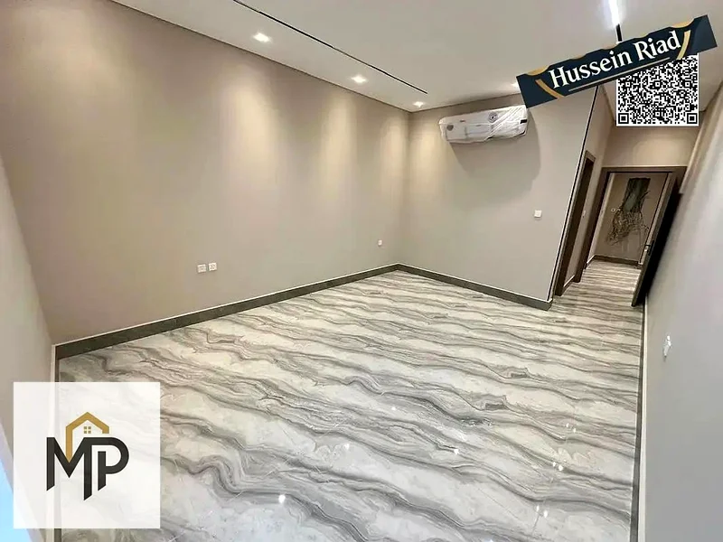 A great opportunity to own a luxury villa located in the heart of the distinguished Bahia area at an attractive price, including electricity, water an63882550807299112