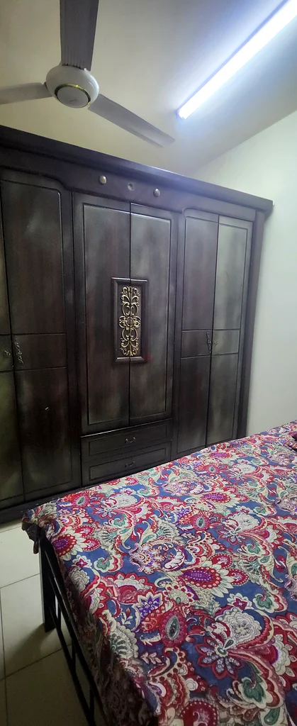 غرفة للإيجار في شقة 2Bhk مع حمام خاص | مشي إلى المترو | واي فاي وديوا متضمنة في بر دبي63623901155330111