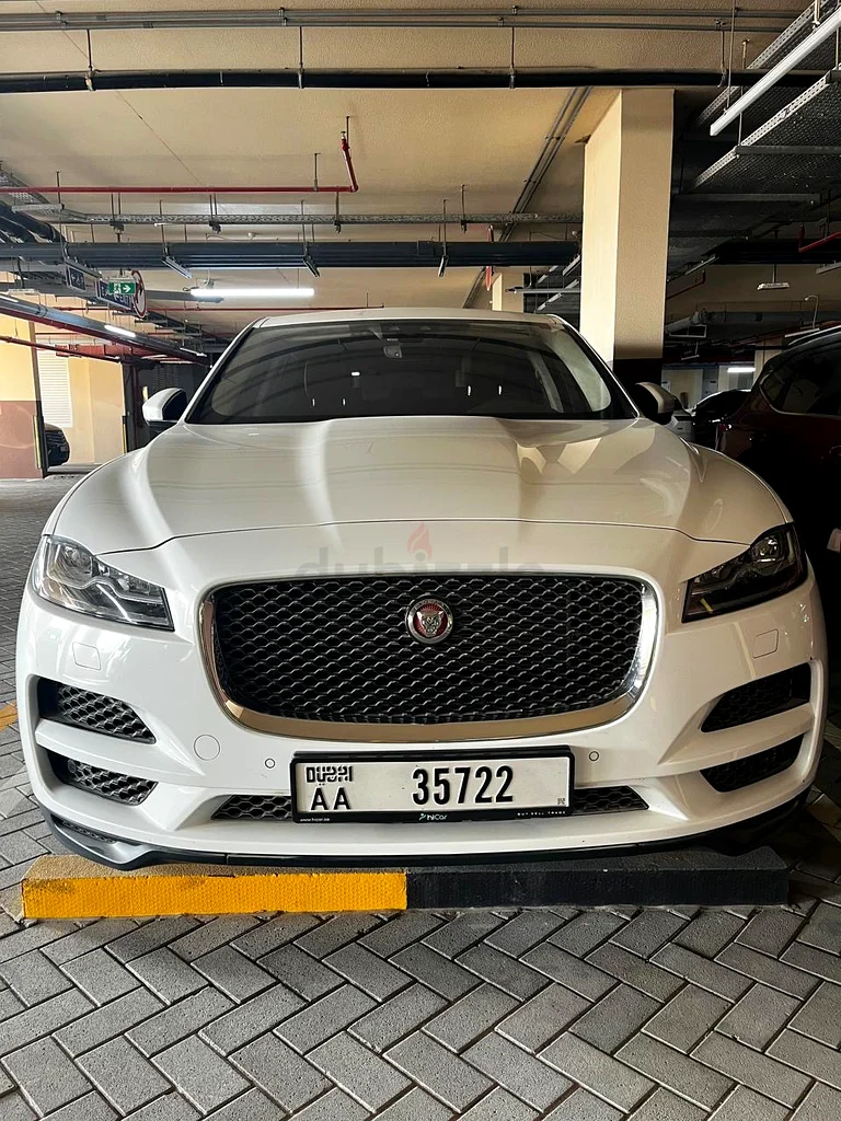 Jaguar F Pace63613735522178112