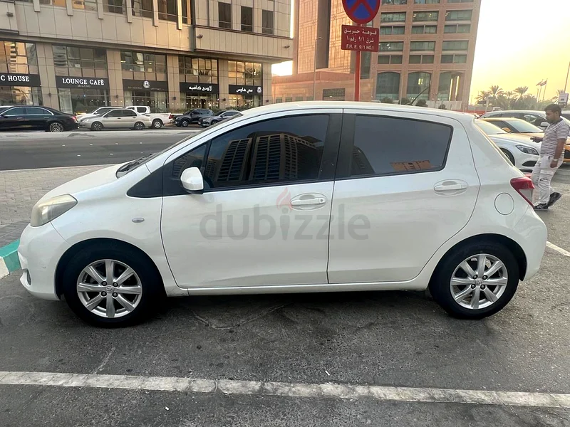 تويوتا ياريس 2013 باب سقف63613132267393112