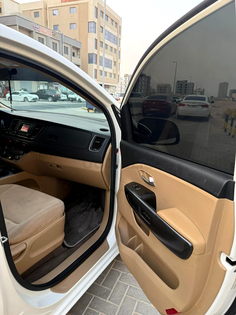 Kia Sedona LX 201563612076678403111