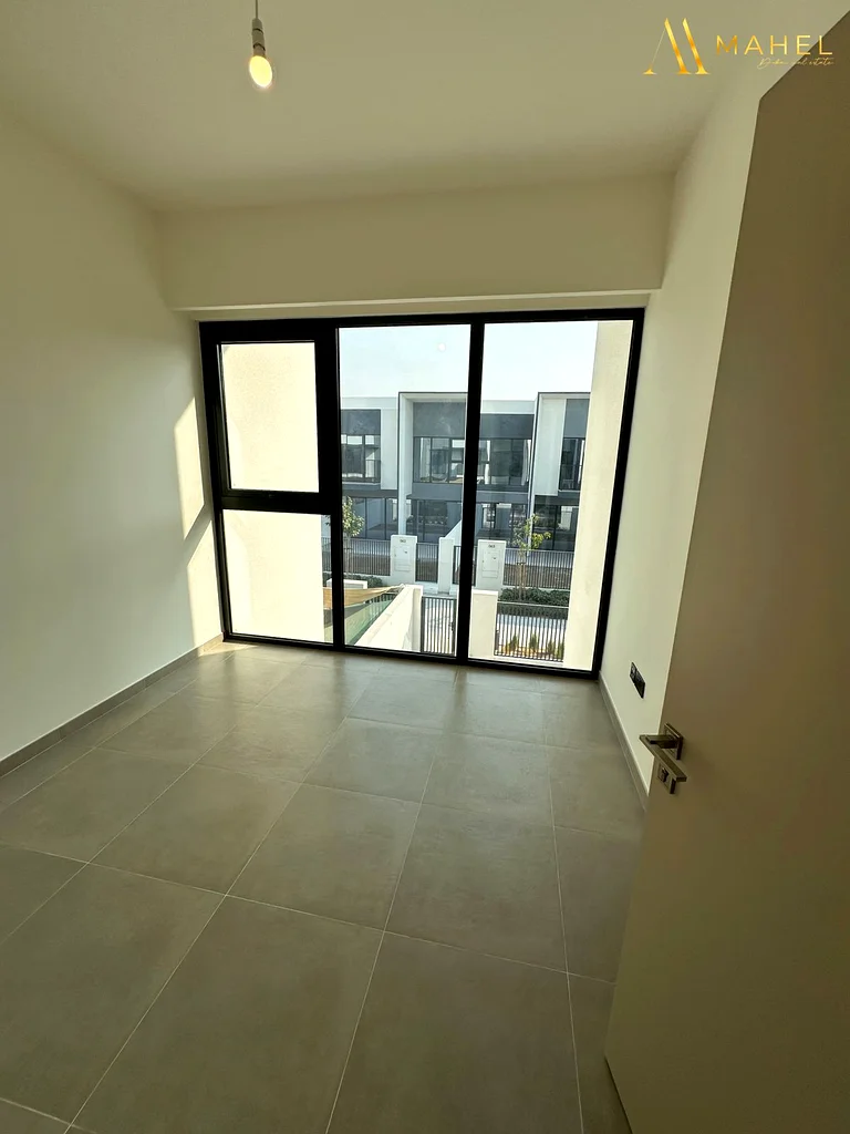 Prime Location | Vacant | Spacious63654981118211112